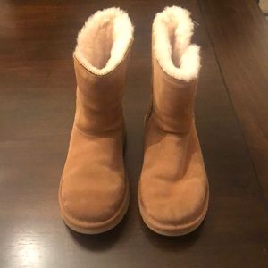 AUTH UGGS Girl’s size 2